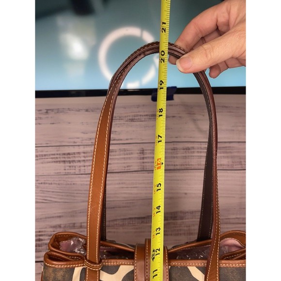 Dooney & Bourke Giaraff Animal Print Canvas Tag Tote Shoulder Bag Purse - Picture 11 of 16